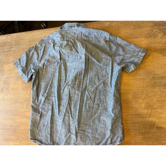 J. Crew Denim Jean Button Down Shirt Top Men size M Classic Fit Chambray J Crew - Picture 3 of 6